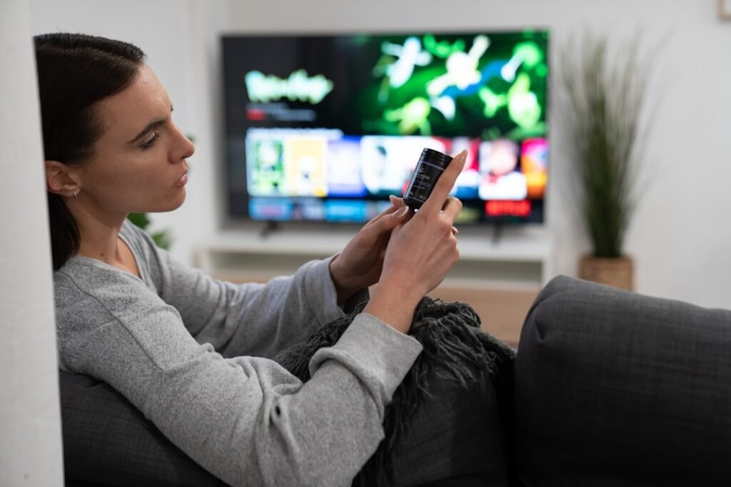 Smart TV Streaming Apps in the UK: How Live IPTV Delivery Works